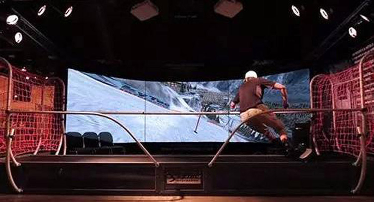 昂仁球幕影院模拟高山滑雪