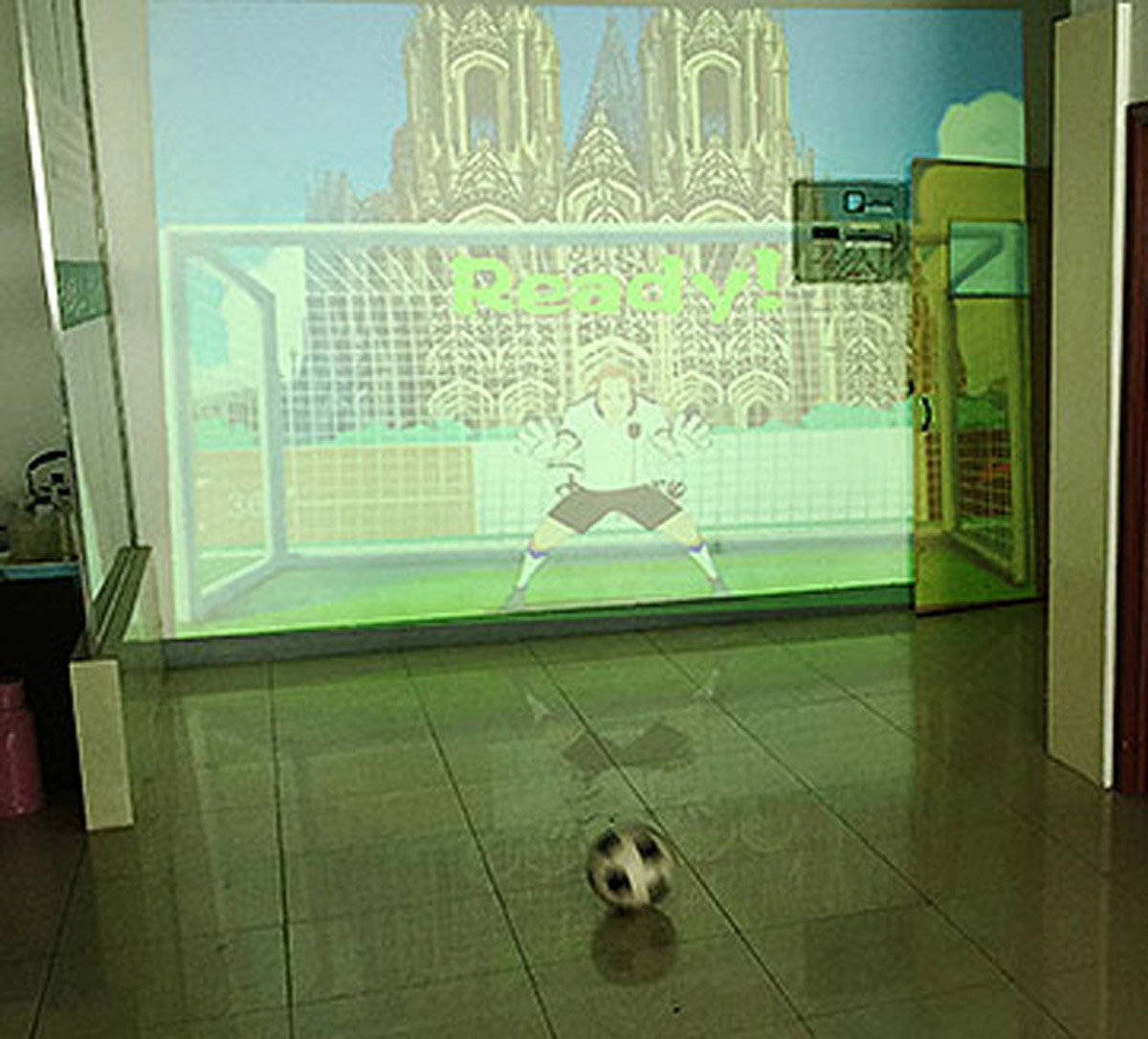 球幕影院使用体感识别技术的虚拟足球射门.jpg
